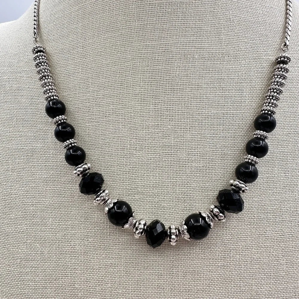 Vintage 90s Black Beaded Silver Tone Necklace Boho Classic Fashion Jewelry Boho